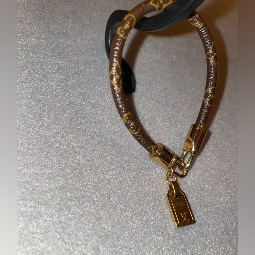 LV Monogram Bracelet Jewelry AV Show Louis Vuitton Bracelet - Picture 11 of 15